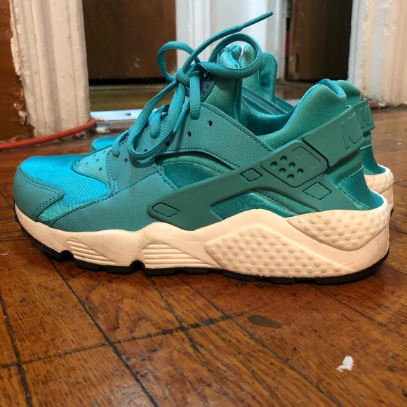 Nike Shoes - Nike Air Huarache very mint !!!!!